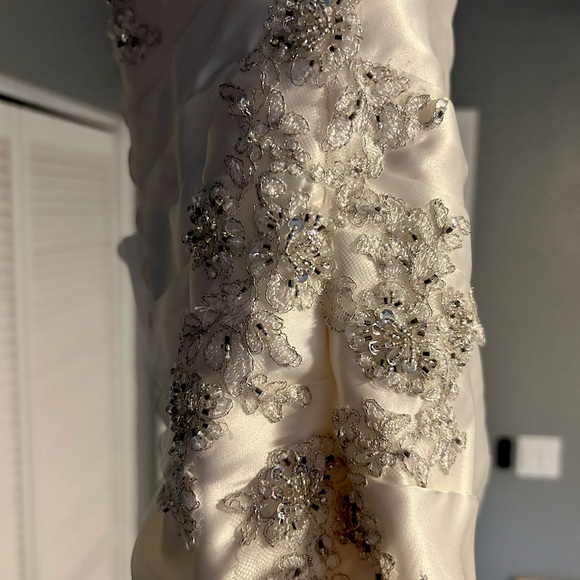 NWT Essense Of Australia Ivory Wedding Gown Sz 8 - Picture 7 of 11